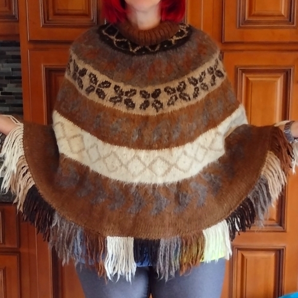 Boho sweater poncho with fringe - Picture 2 of 5